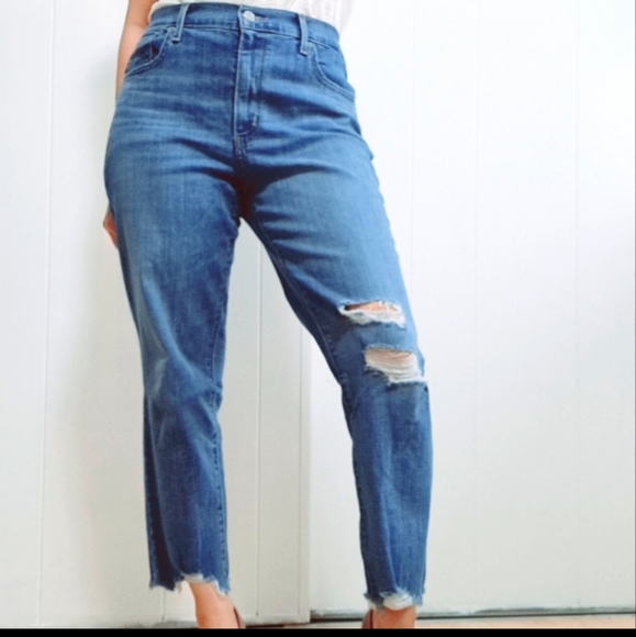 Levi's 724 High Rise Straight Leg Crop Jeans Mid Blue Wash Size 28 - Picture 3 of 17